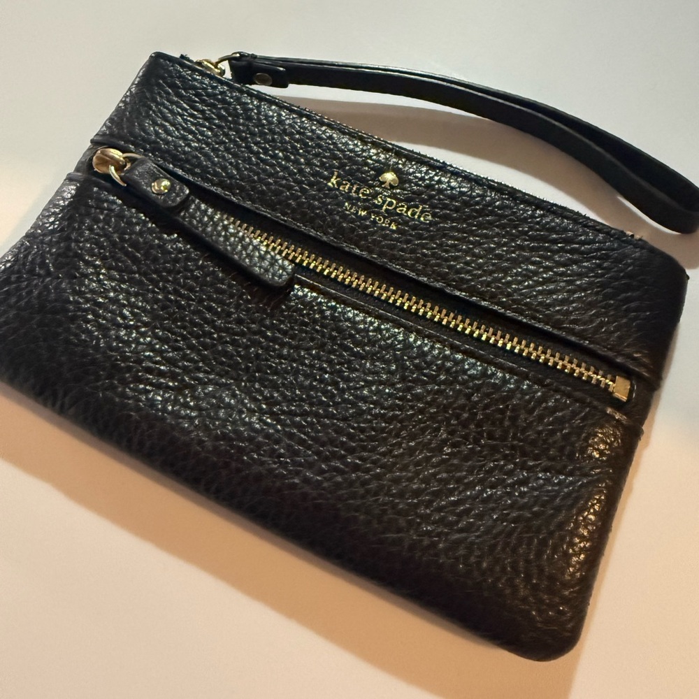KATE SPADE BLACK PEBBLED LEATHER NEW YORK WRISTLET GOLD TONE HARDWARE - Picture 2 of 3